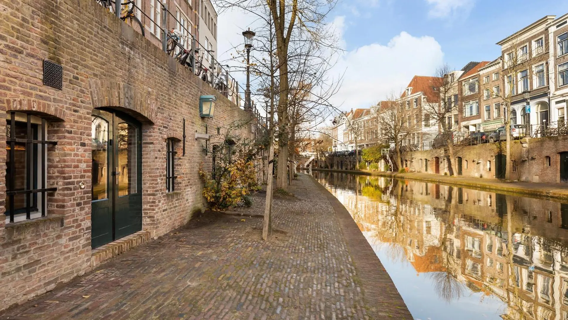 Luxurious Renovated Apartment In Utrecht City Center With View On The Old Canal Netherlands