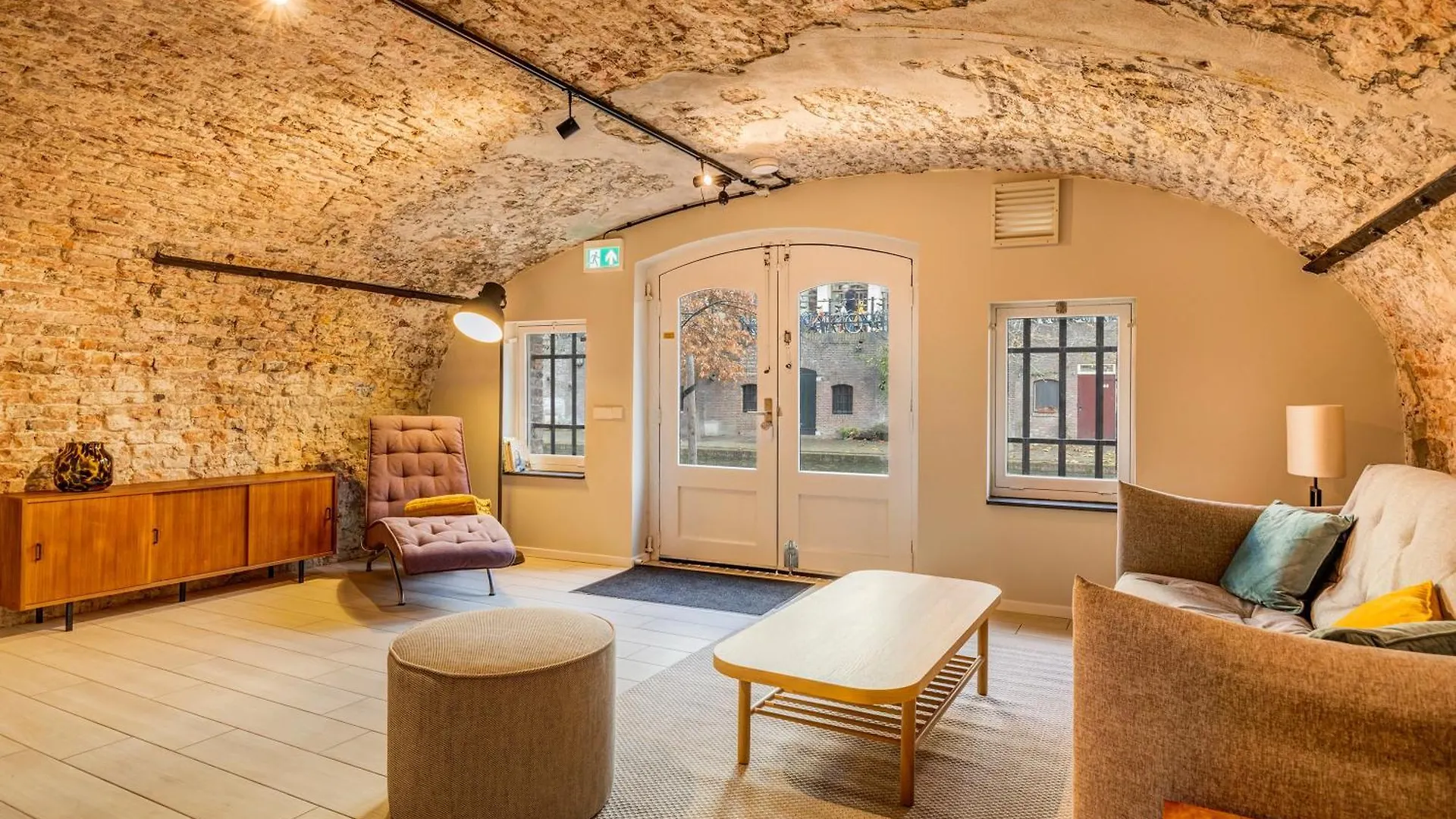 Luxurious Renovated Apartment In Utrecht City Center With View On The Old Canal