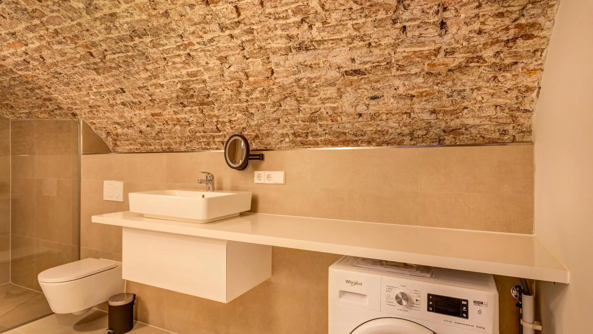 Luxurious Renovated Apartment In Utrecht City Center With View On The Old Canal Holiday home