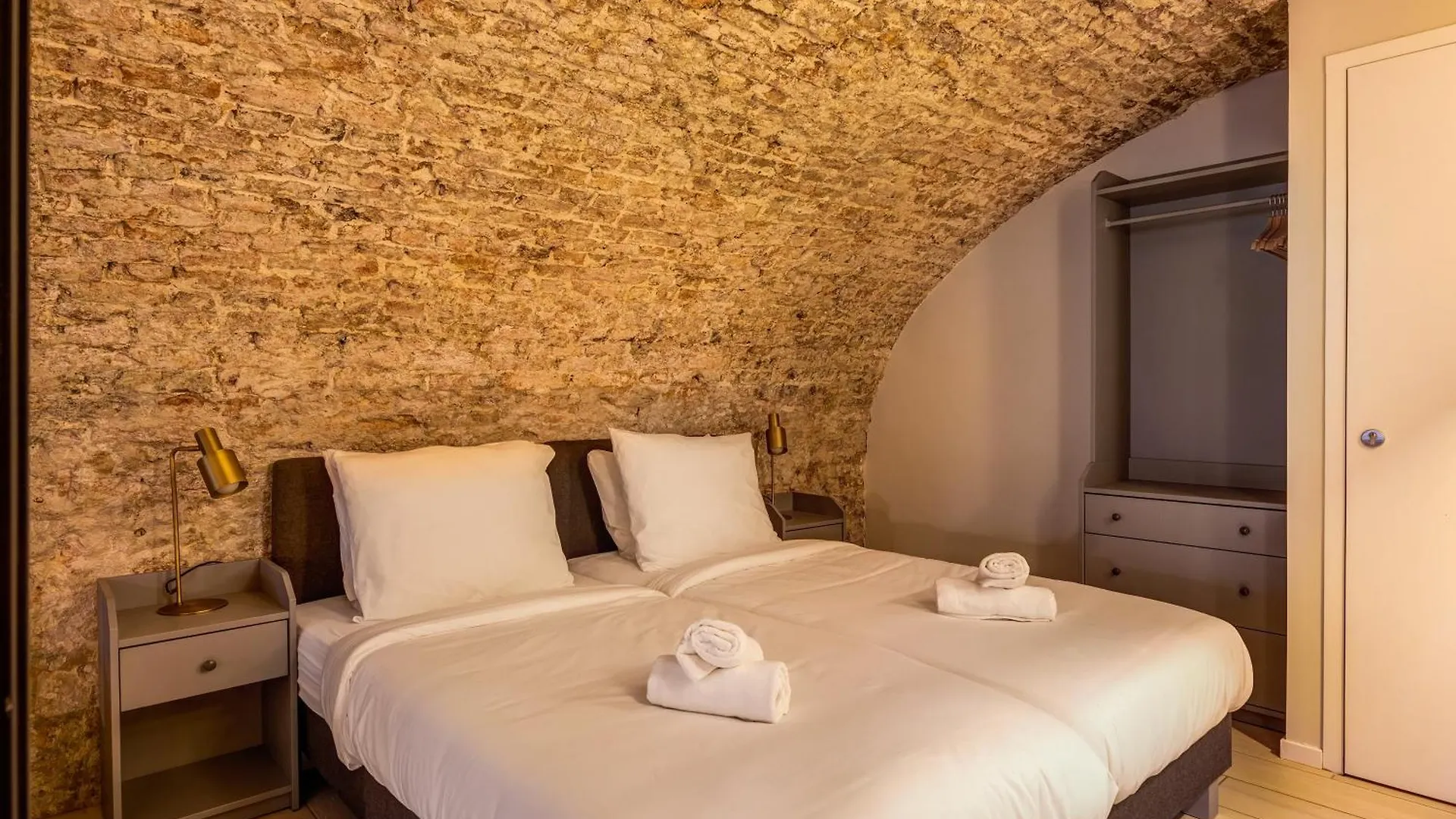 Luxurious Renovated Apartment In Utrecht City Center With View On The Old Canal Holiday home