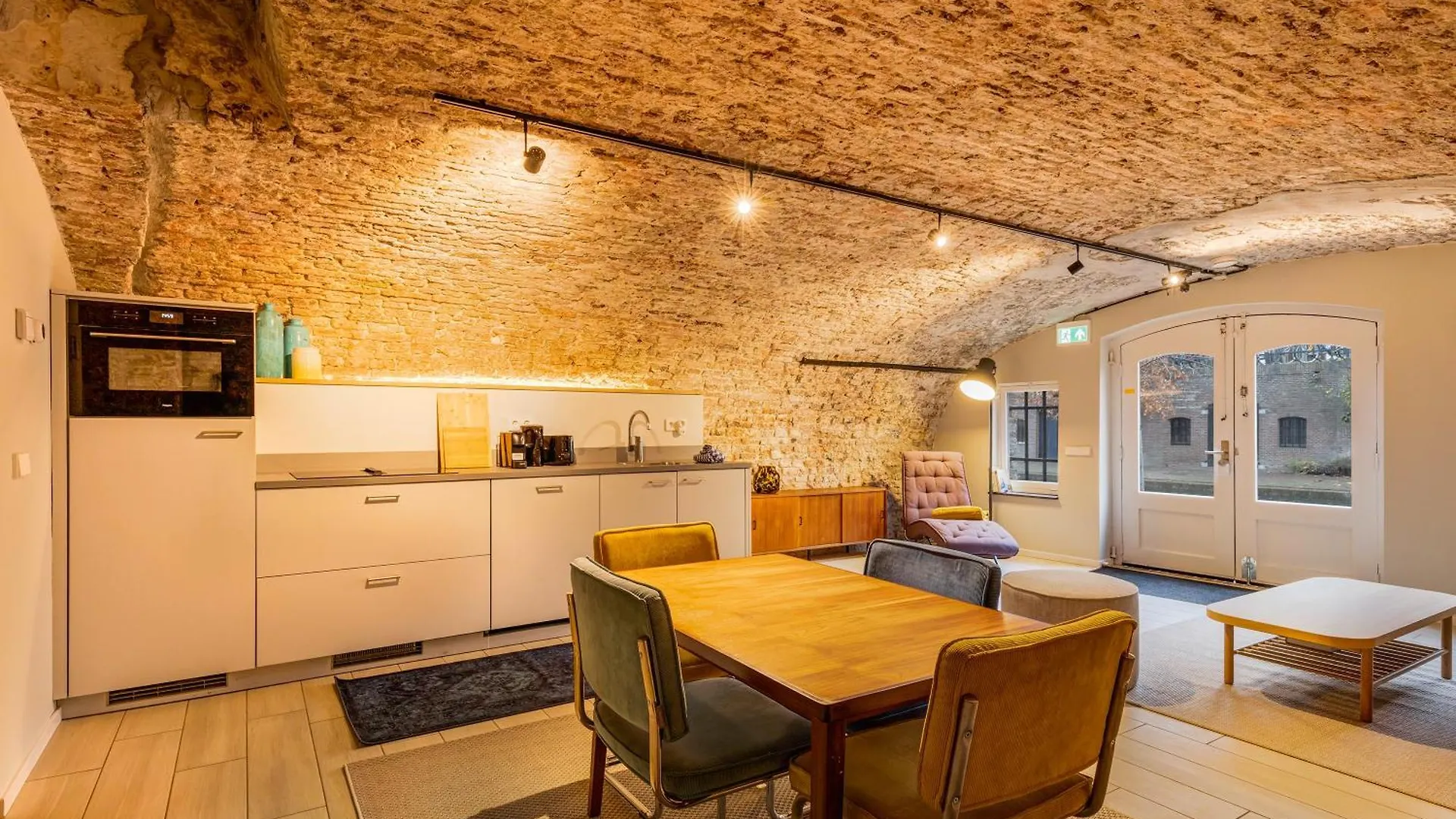 Luxurious Renovated Apartment In Utrecht City Center With View On The Old Canal