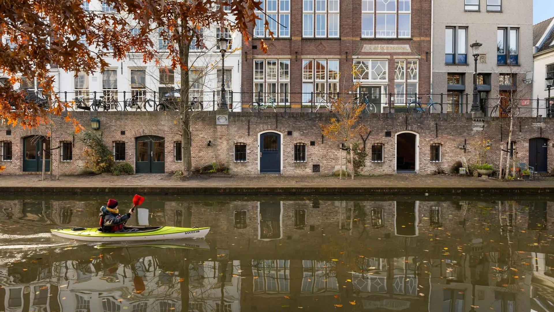 Luxurious Renovated Apartment In Utrecht City Center With View On The Old Canal Holiday home